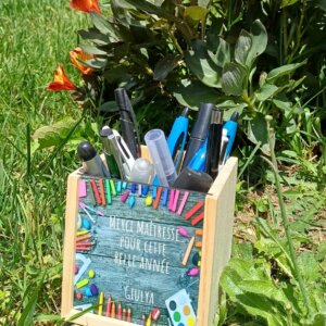 pot-a-crayons-en-bois-merci