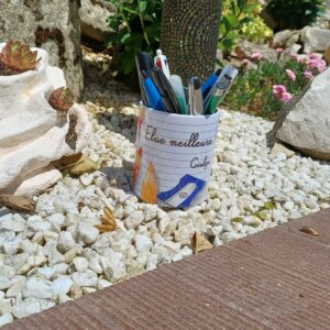 pot-a-crayons-en-ceramique-ecole-copie